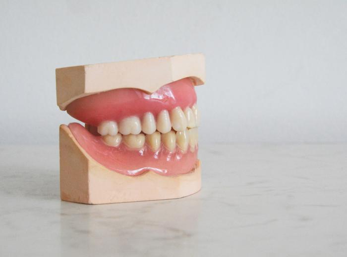 Here’s How to Choose the Right Dentures For You